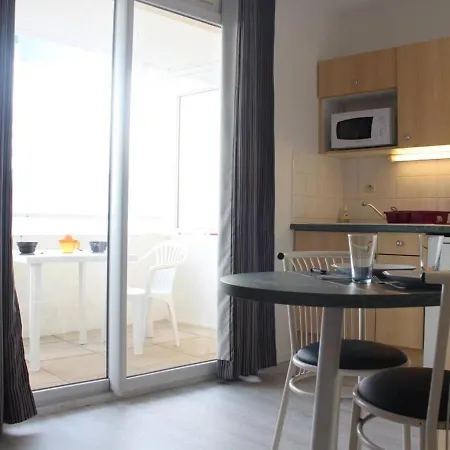 Confort Avec Balcon, Piscine Et Parking, - Fr-1-246-645 * لا روشيل