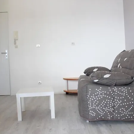 شقة Confort Avec Balcon, Piscine Et Parking, - Fr-1-246-645 *